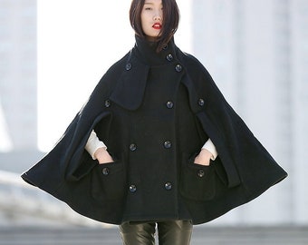 COS 黒 ボタン付きケープコート ヴィンテージ風ウールケープコート（スタンドカラー）、ウールケープ