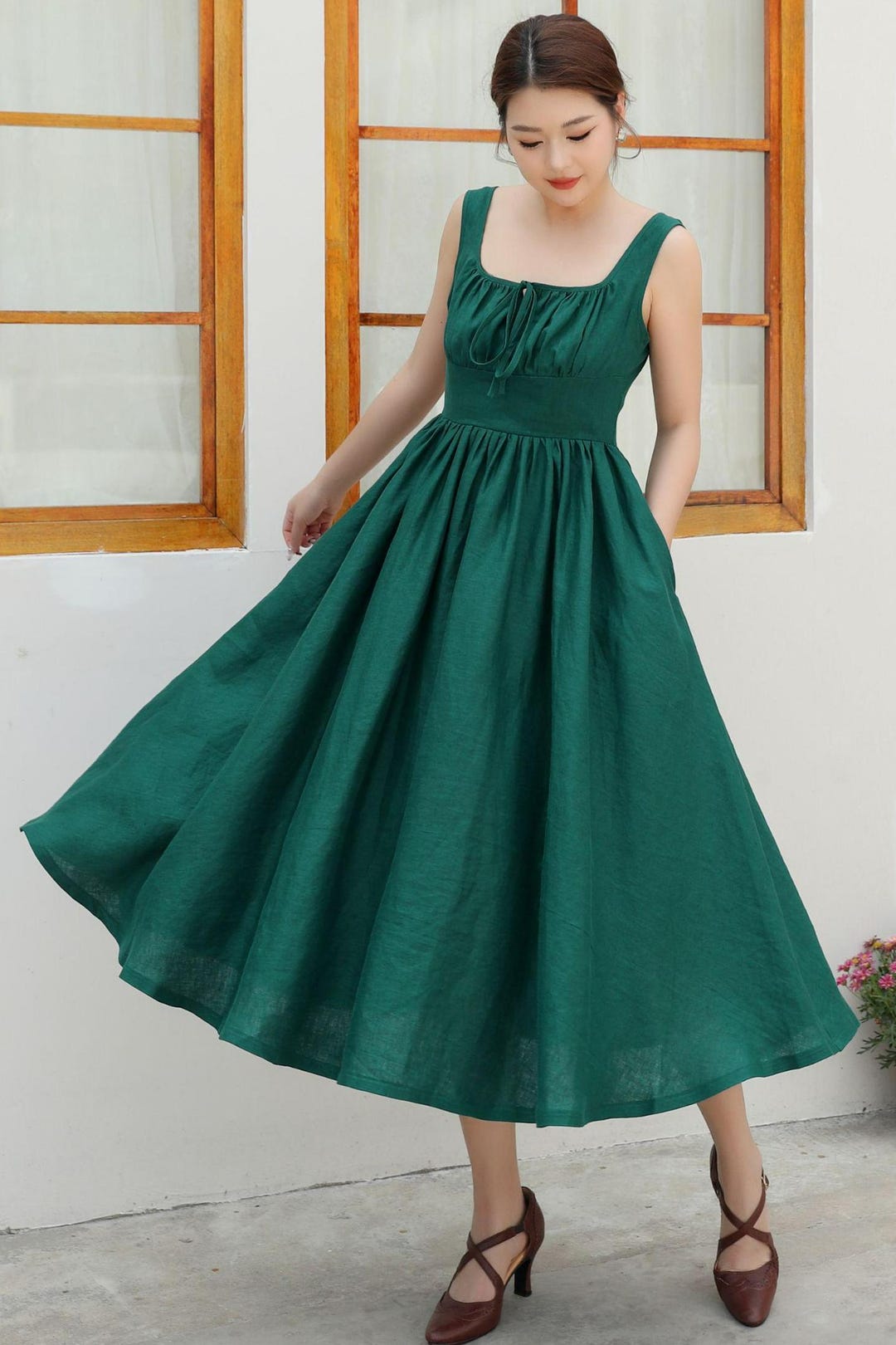 Vestido estilo pichi de lino verde con cintura alta, favorecedor