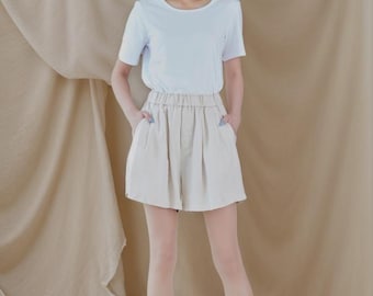 Linneshorts med hög midja, beige sommarshorts med fickor, Ylistyle C2154