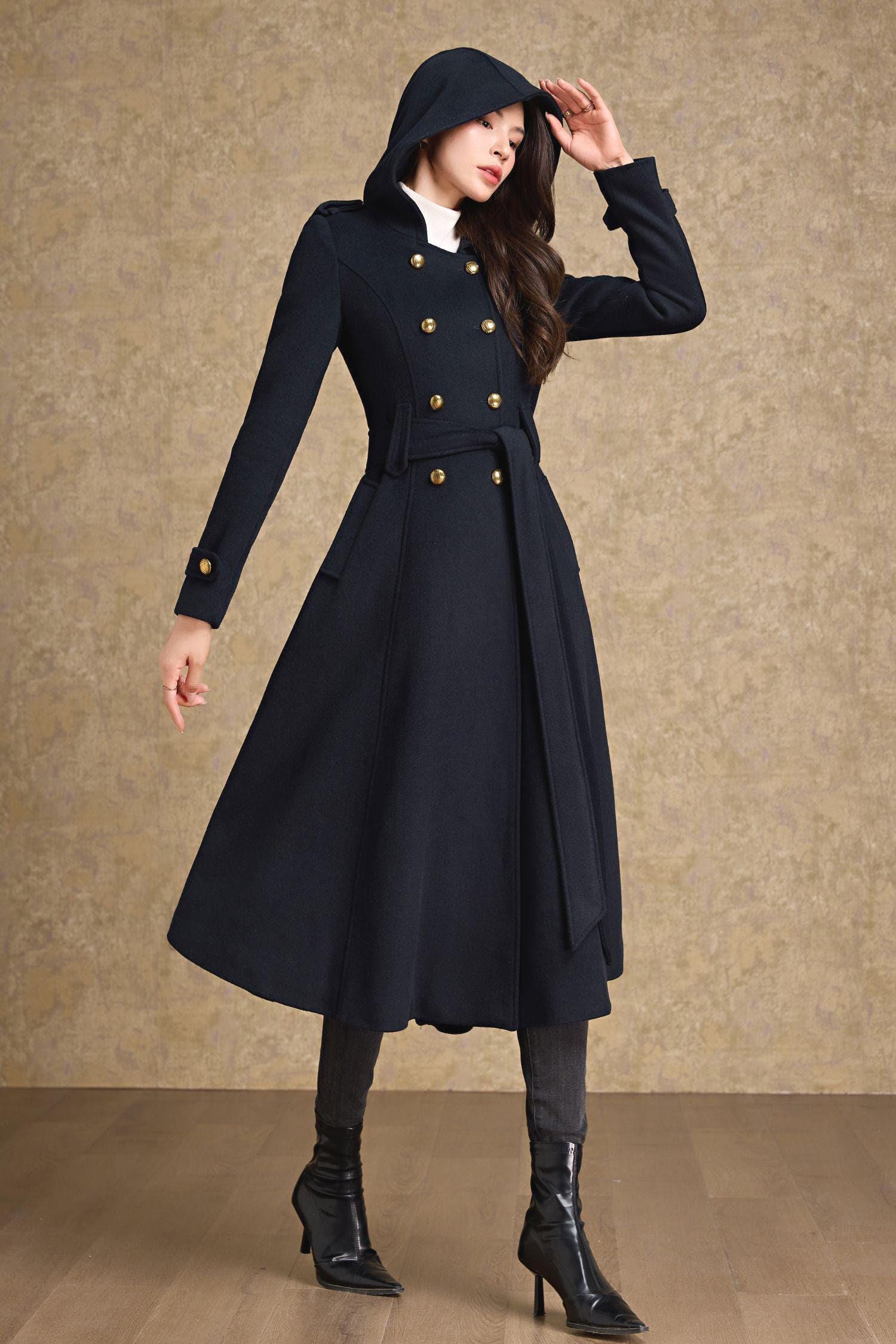 ネイビーブルーのミリタリーウールトレンチコート、フード付きウール