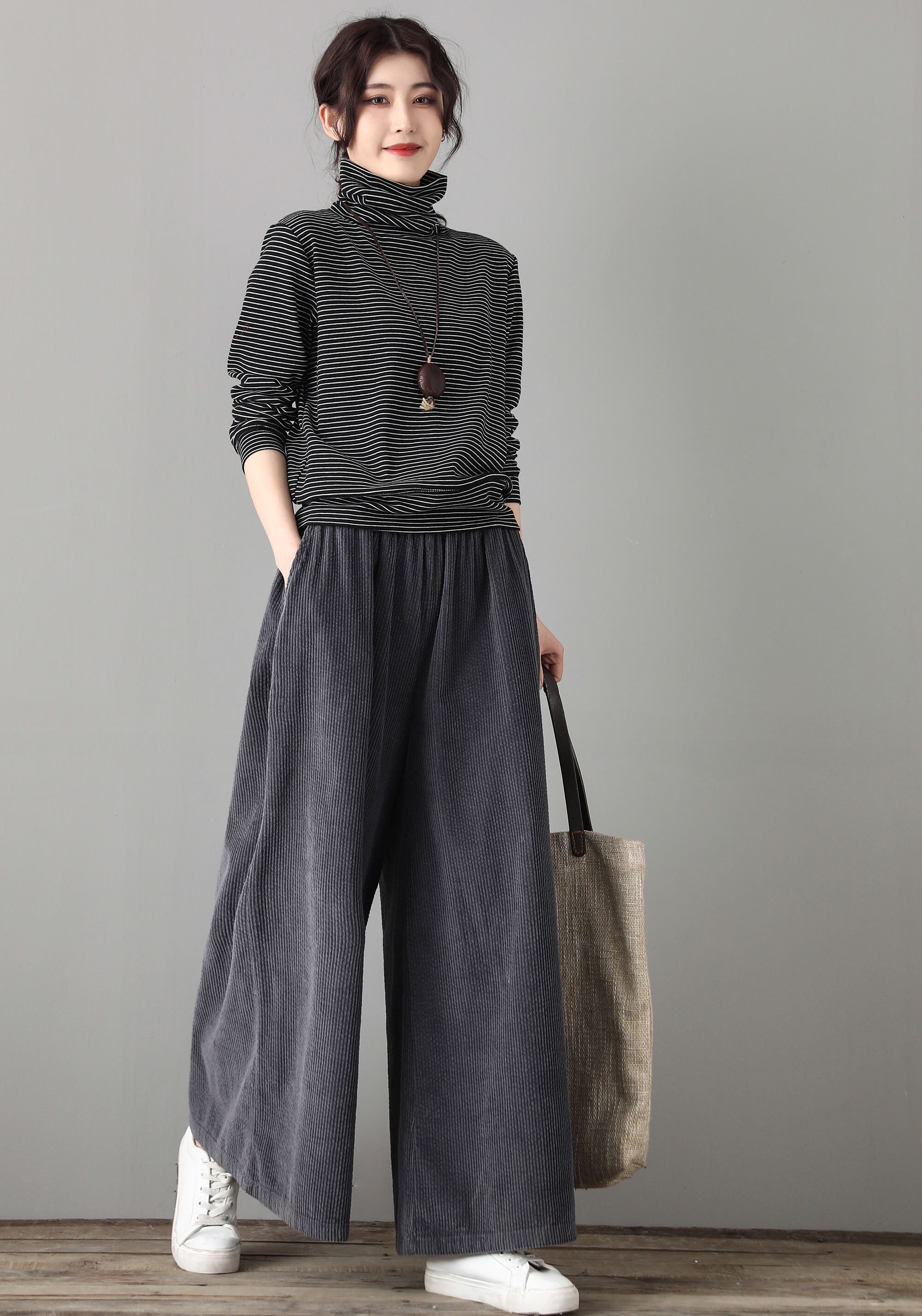 グレーのコーデュロイパンツ、パラッツォパンツレディース、カジュアル