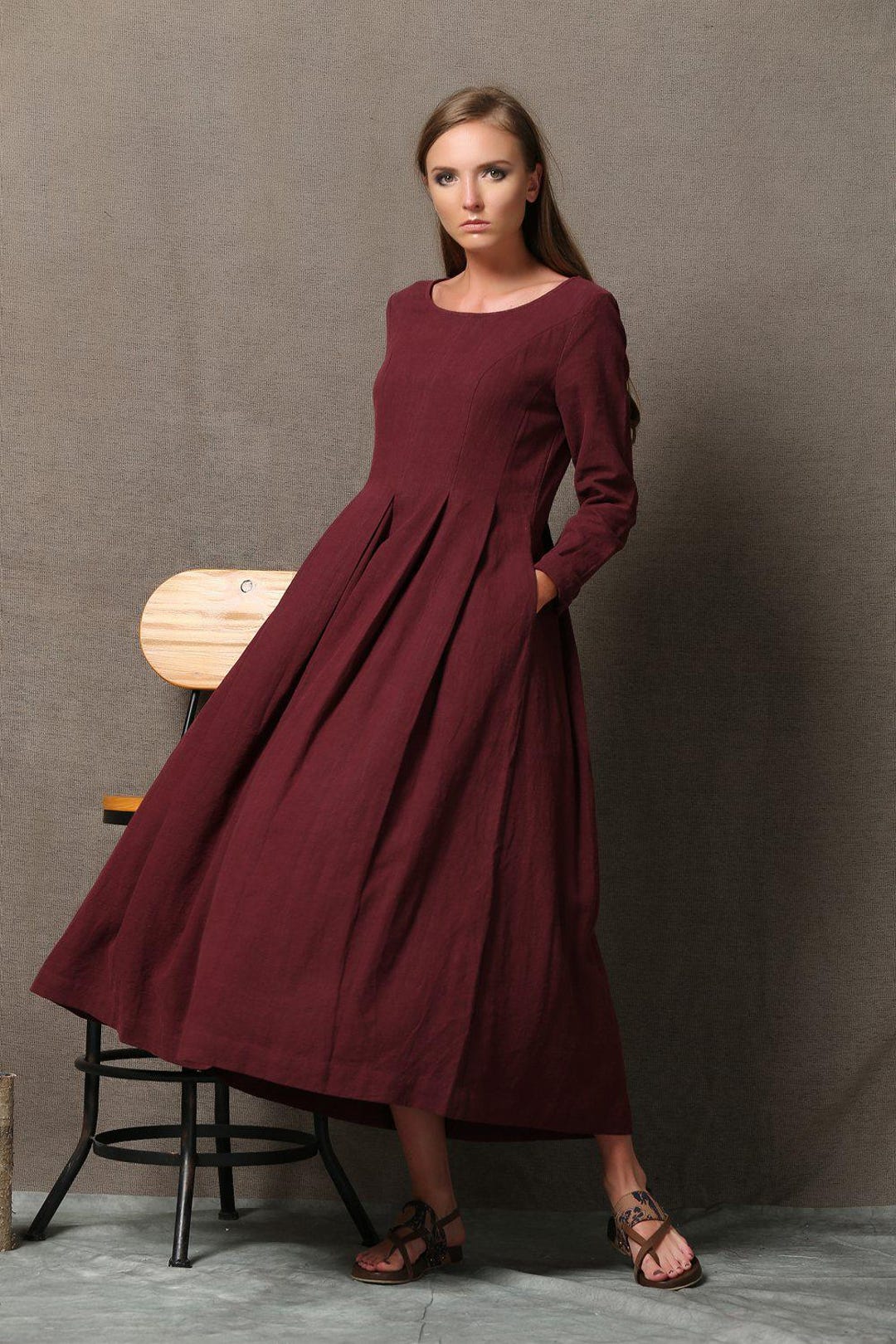 Abito in lino bordeaux Abito lungo semi-aderente a maniche