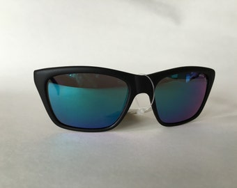 Bolle 527 Sunglasses, Matte Neon Pink/Brown Blue 並行輸入品 Authentic 80\u0027s Vintage BOLLE 527 Spectra Black Matte Sunglasses