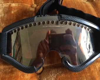 Oakley Ski Snowboarding Goggles Gold Mirrored lenses Graphite frames vintage 1990's white oakley writing on black strap