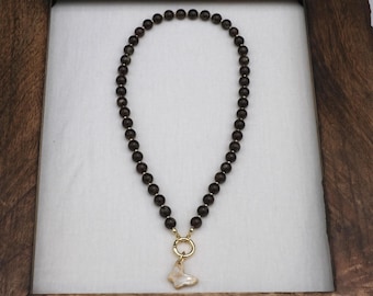 Oryginalny ciemnobrązowo-pomarańczowy naszyjnik/choker z koralików z granatu, personalizowane zawieszki, naturalne kamienie szlachetne, wypełnione złotem, ręcznie robiony na zamówienie