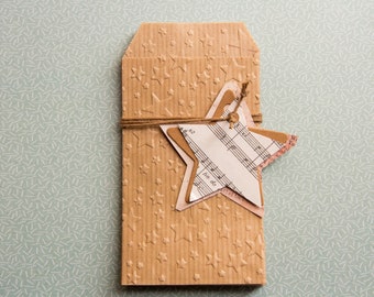 Embossed Kraft Paper Bags - Favor bags, Wedding favors, Treat bags - embossed stars - set of 10 (2,75" x 4,45")