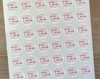 Pack of 48 round self-adhesive labels to personalize
