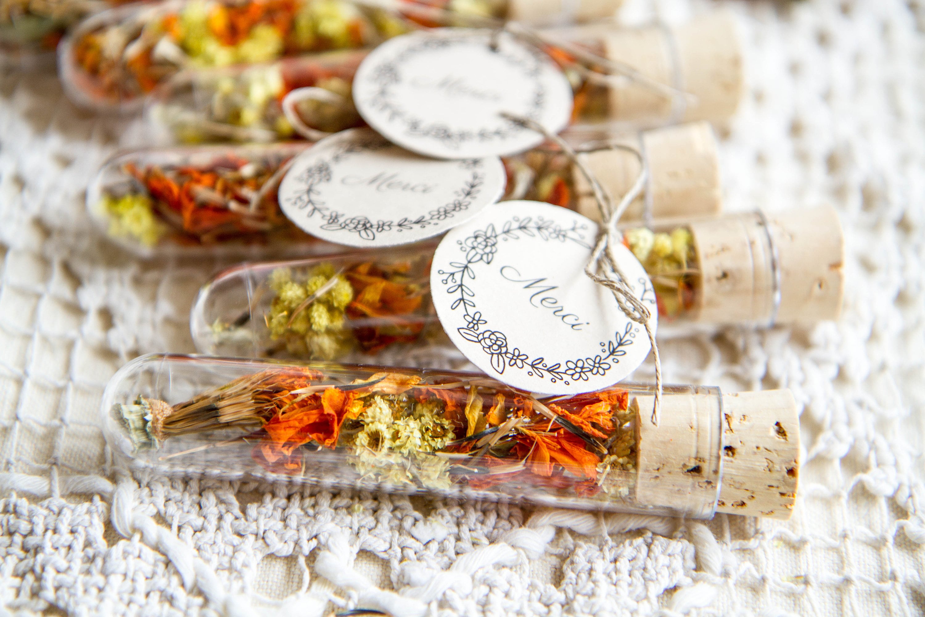 Éprouvettes de fleurs séchées pour mariage et événements Éprouvettes de fleurs séchées pour mariage et événements