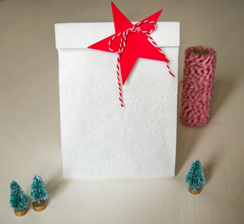 Sacchetti regalo con motivo fiocchi di neve, sacchetti a soffietto per Natale immagine 8