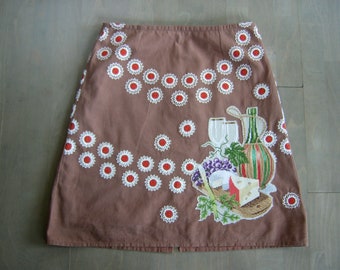 Vintage Tablecloth Skirt: Embroidered A-Line, Size Medium