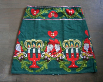 Vintage Christmas Tablecloth Skirt: 60s Gnome Print A-Line (LARGE)