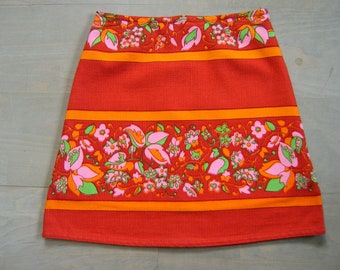 Skirt made of Sixties Tablecloth, bright red cotton A-line skirt, lined skirt, vintage tablecloth skirt, red orange pink green, size Small