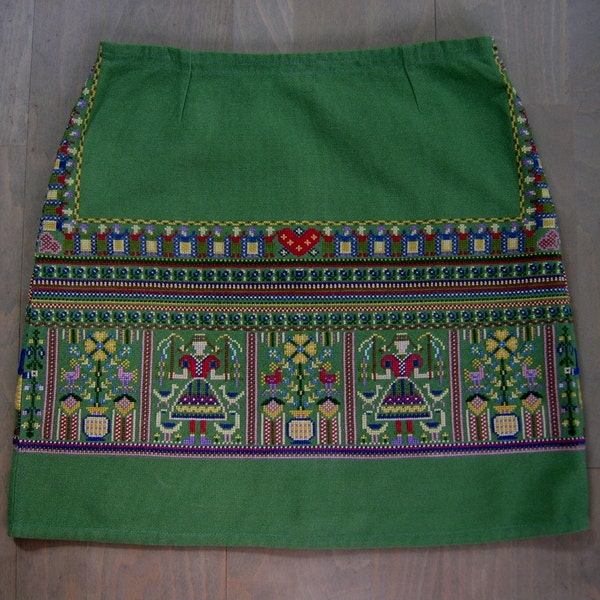 Vintage-inspired ethnic skirt in green embroidery