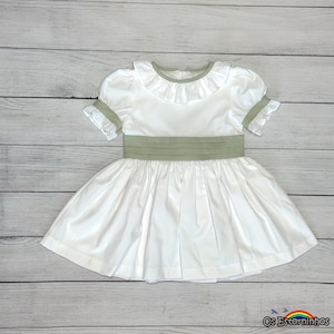 Girls dress - White oxford cotton dress Short sleeve Dress with sash - Flower Girl dress