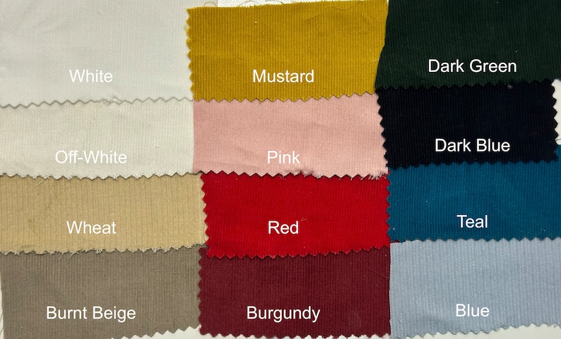 K&ouml;nnte beinhalten: Stoffmuster in verschiedenen Farben, darunter Wei&szlig;, Off-White, Weizen, Gebranntes Beige, Senf, Rosa, Rot, Burgunder, Dunkelgr&uuml;n, Dunkelblau, T&uuml;rkis und Blau. Jedes Muster hat einen Cord-Look und ist beschriftet.