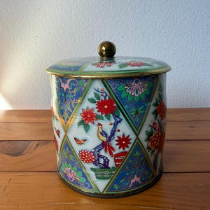 Vintage Daher Tin Canister with Knob Lid, Chinoiserie Bird and Floral, Made in England