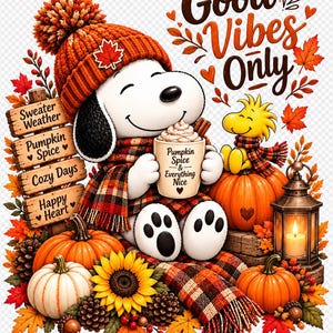 Puede incluir: Un perro de dibujos animados blanco con gorro de punto naranja y bufanda de cuadros, sostiene una taza con la etiqueta Pumpkin Spice & Everything Nice. El texto dice Good Vibes Only. Rodeado de calabazas, girasoles, piñas y un farol.