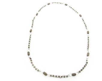 Verzilverde lange ketting - 31 inch lang of 79 cm - 5 mm breed - Gewicht 20,3 gram - Alleen zilverkleurige ketting - Levering # 5611