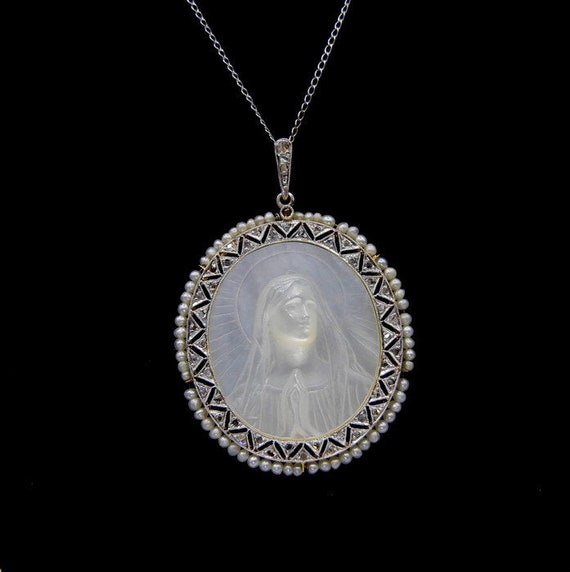 Edwardian Oval Large Holly Mary Medallion - 18K Ye