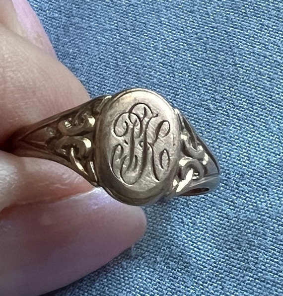 Victorian Signet Ring - Size 6.25 -  Solid 10K Ye… - image 1