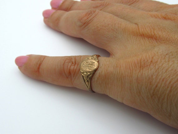 Victorian Signet Ring - Size 6.25 -  Solid 10K Ye… - image 9