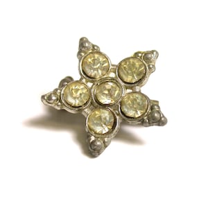 Star Pin - Vintage Rhinestone Star Brooch - Silver Tone Small Star Pin - Clear Rhinestone - Petit Flower # 1148