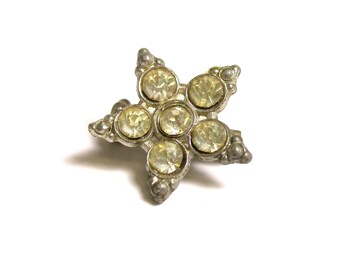 Star Pin - Vintage Rhinestone Star Brooch - Silver Tone Small Star Pin - Clear Rhinestone - Petit Flower # 1148