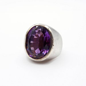 Color Change Sapphire Ring, Large Solid Sterling Silver Synthetic Gemstone - Size 7 - Violet Blue Color Changing - Weight 19.2 Grams # 4836