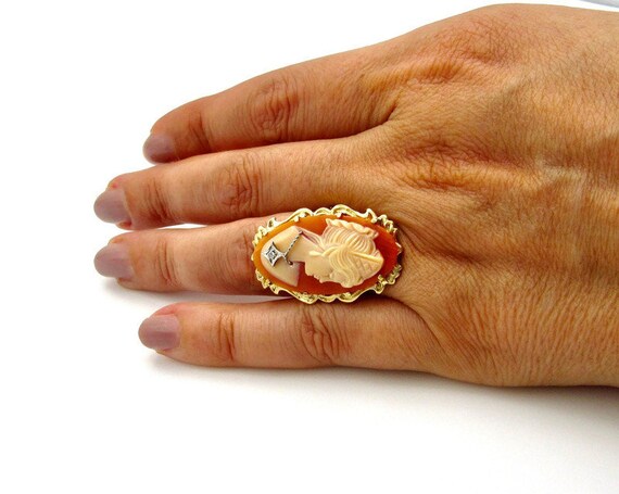 Vintage Cameo Ring in 14K Yellow Gold and Diamond… - image 5