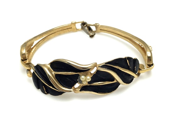 Kramer Bracelet - Gold Tone and Black Smooth Leaf