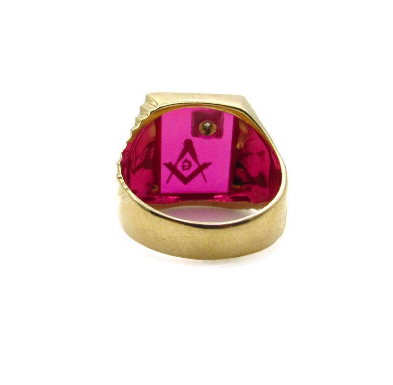 10K Yellow Gold Diamond Ruby Masonic Ring - Size 10.5 10K Yellow Gold Diamond Ruby Masonic Ring - Size 10.5