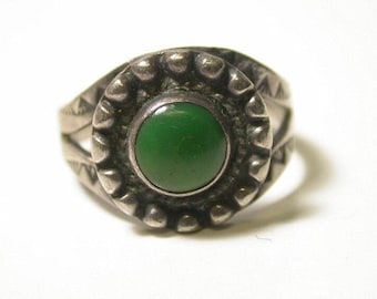 Sterling Silver Jade Ring - Round Green Nephrite Gemstone - Size 7 - Weight 3.7 Grams - Dark Green Jade # 344