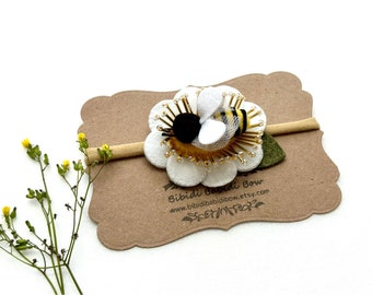 Pollinating Bumblebee Headband- Hair clip- Needle Felted Bumblebee- Bumblebee Pollinating in a Daisy- Photo Prop