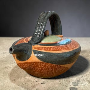 Ceramica fatta a mano, arte ceramica decorativa, teiera in argilla unica, decorazione etnica