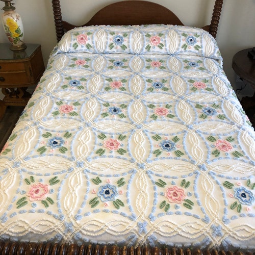 Beautiful Vintage Chenille Bedspread Etsy