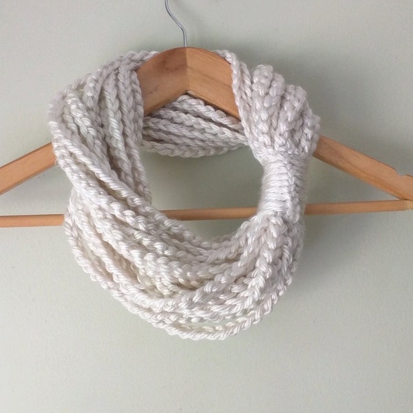 Collar de bufanda de cadena blanca de invierno para mujeres, regalo de Navidad para mamá de hijas, regalo de solsticio de invierno para adolescentes, bufanda Cottagecore Infinity