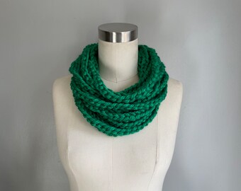 Emerald Green Scarf, Christmas Gifts for Mom, Fashion Scarf, Winter Accessories, Infinity Scarf for Women, Chain Scarf Necklace