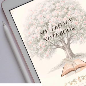 Puede incluir: Una tableta digital que muestra la portada de un cuaderno con una ilustración en acuarela de un gran árbol y un libro abierto con una pluma. El texto MY LEGACY NOTEBOOK está impreso en letras mayúsculas negras sobre el árbol. Un lápiz óptico blanco descansa al lado.