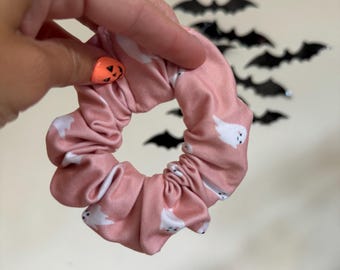 Coral Pink Happy Ghosts Scrunchie, Halloween Scrunchie, Fall Scrunchie, Soft Scrunchie,  Brynnbands,Fall Scrunchies, Fall Hair