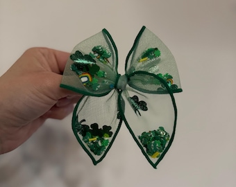 Green  Shamrock Shaker Bow Fable Bow, Shamrocks Bow
