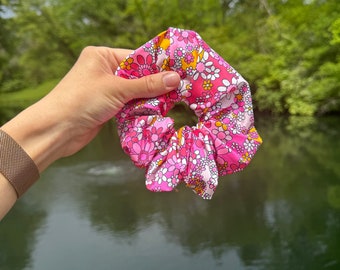 Retro Pink Floral SWIM Scrunchie, Pool Scrunchie, Swimsuit Scrunchie, Water Scrunchie, Water Absorbent Scrunchie, Brynnbands,