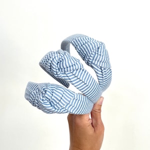 Blauw-wit gestreepte superzachte hoofdband met knoop, brynnbanden, harde hoofdband, geknoopte hoofdband, bovenste knoop