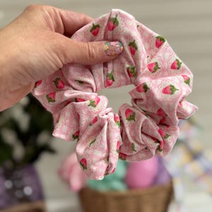 Gingham Strawberries Scrunchie, Fruit Scrunchie, Strawberry Scrunchie, Soft Scrunchie, Brynnbands,
