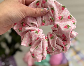 Gingham Strawberries Scrunchie, Fruit Scrunchie, Strawberry Scrunchie, Soft Scrunchie, Brynnbands,