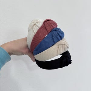 Diademas térmicas, diadema con nudo superior, diadema rígida, diadema flexible, Brynnbands, diadema anudada, diademas otoñales
