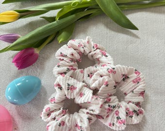 Pink Floral Crinkle Scrunchie, Floral Scrunchie, Regular Scrunchie, Adult size scrunchie, Brynnbands,