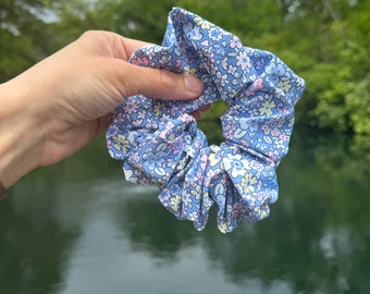 Blue Floral SWIM Scrunchie, Pool Scrunchie, Swimsuit Scrunchie, Water Scrunchie, Water Absorbent Scrunchie, Brynnbands,