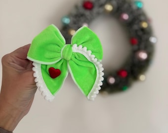 Green Bow with Red Heart, Brynnbands, Green Man Bow