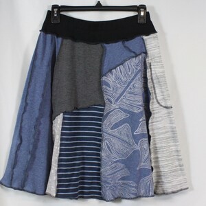 Falda reciclada, patchwork, largo hasta la rodilla, corte en A, azul grisáceo, hojas de plantas, bolsillo, talla S 4/8