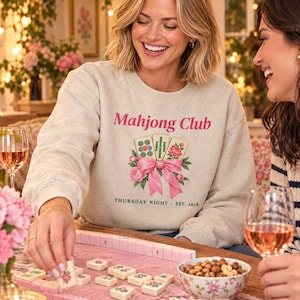 Sudadera del Club de Mahjong, Sudadera personalizada para Grupo de Mahjong, Regalo personalizado para Noche de Mahjong, Sudadera con Fichas de Mahjong con Lazo Rosa imagen 3